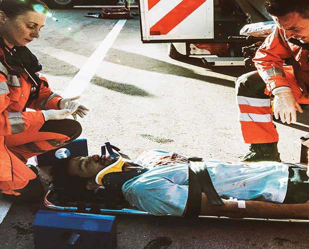 TraumaCare: Initial treatment of heavily bleeding wounds