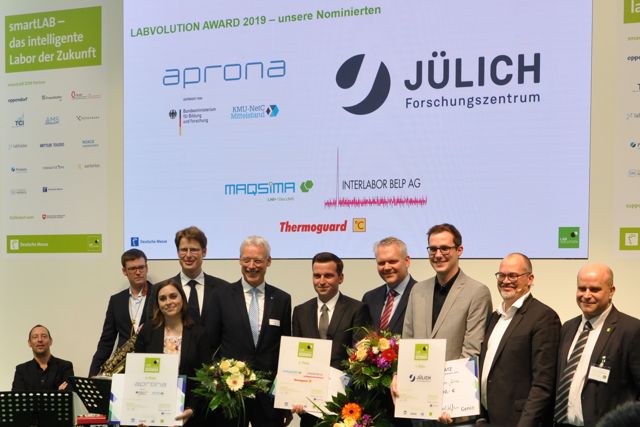 Labvolution Award Verleihung. Der Preis  für APRONA wurde von Projektkoordinatorin  Fr. Reutter von BioRegio STERN entgegen genommen.