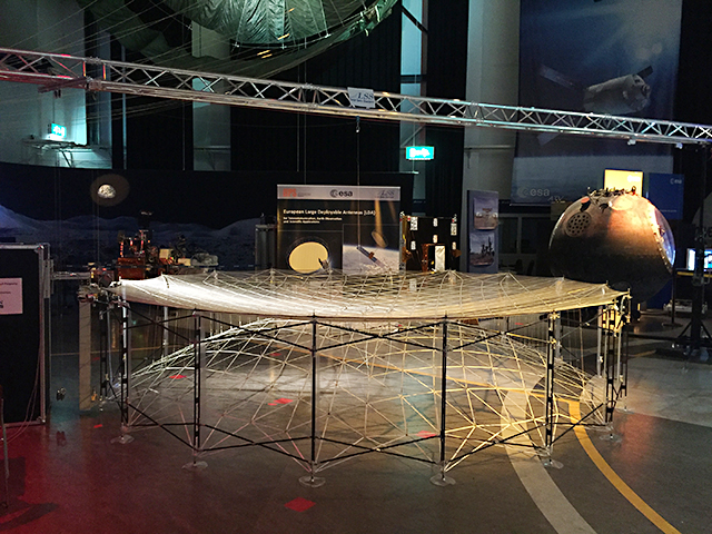 Reflektorantenne als 5m Ingenieursmodell Reflektorantenne als 5m Ingenieursmodell