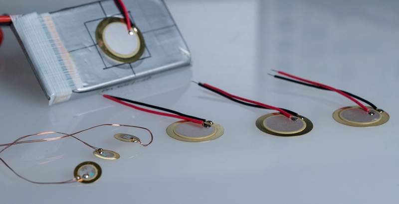 Sensors with 1 cm and 2 cm diameter to measure the state of charge of the battery.