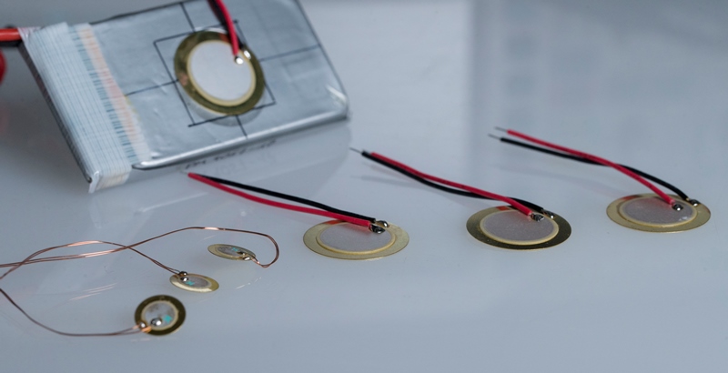 Sensors measure the state of charge of the battery Sensors with 1 cm and 2 cm diameter to measure the state of charge of the battery.