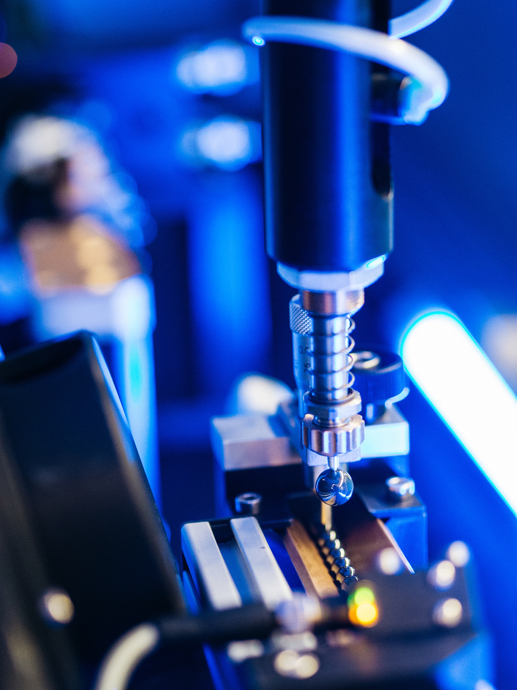 Fully automated and production integrated testing of ceramic bearing balls – testing device developed by CeDeD © Fraunhofer ISC Fully automated and production integrated testing of ceramic bearing balls – testing device developed by CeDeD © Fraunhofer ISC