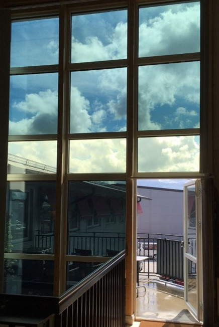 Wirkung von elektrochromen Fenstern. Effect of electrochromic windows.